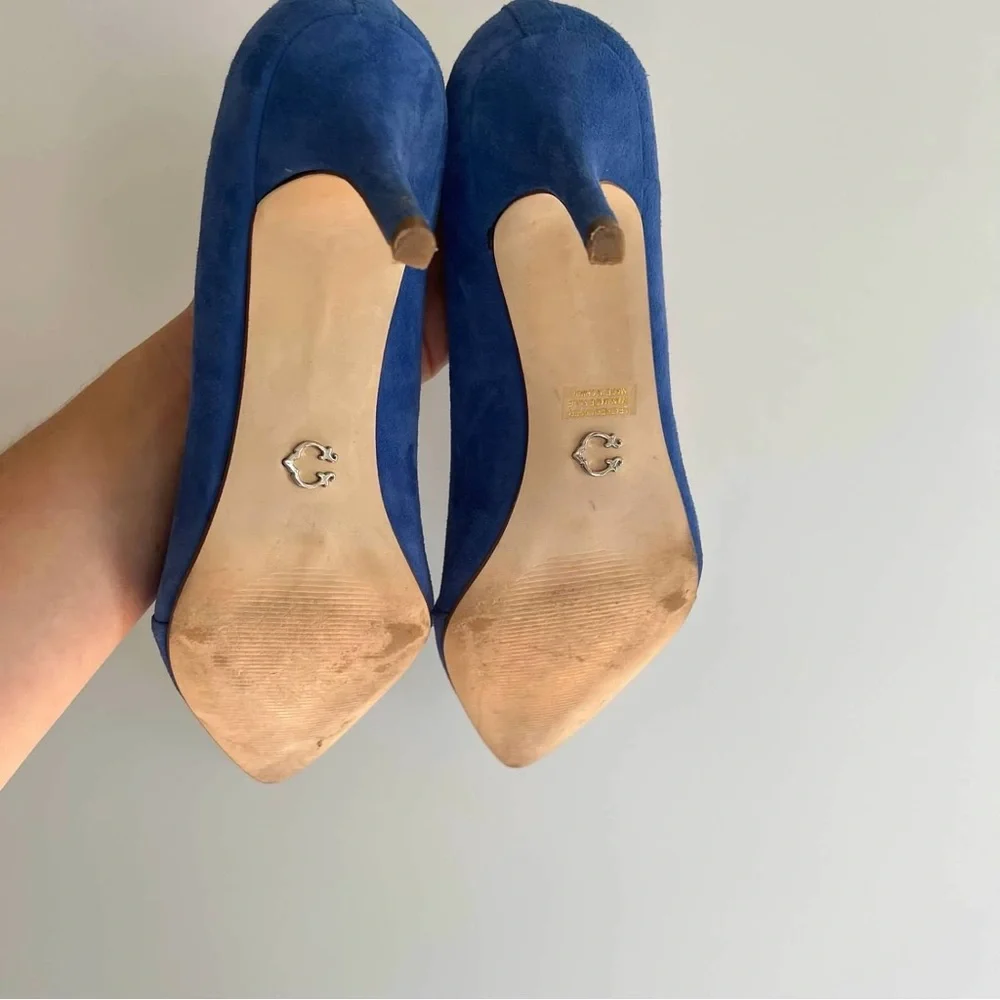 C. Wonder Blue Azure / Cerulean Blue Suede Leather Heels Size 7